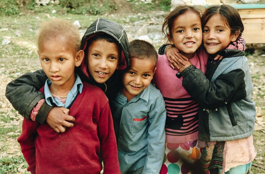 group-of-kids-in-relationship