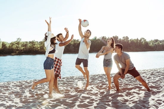 people-playing-volleyball-summer-fun-fitness-tips