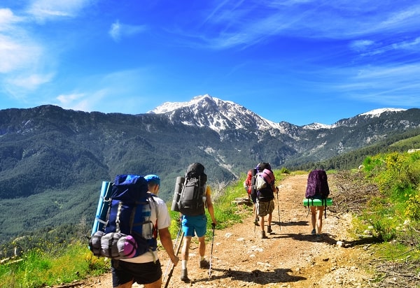 summer-hiking-pic-best-ways-to-stay-active-in-summers